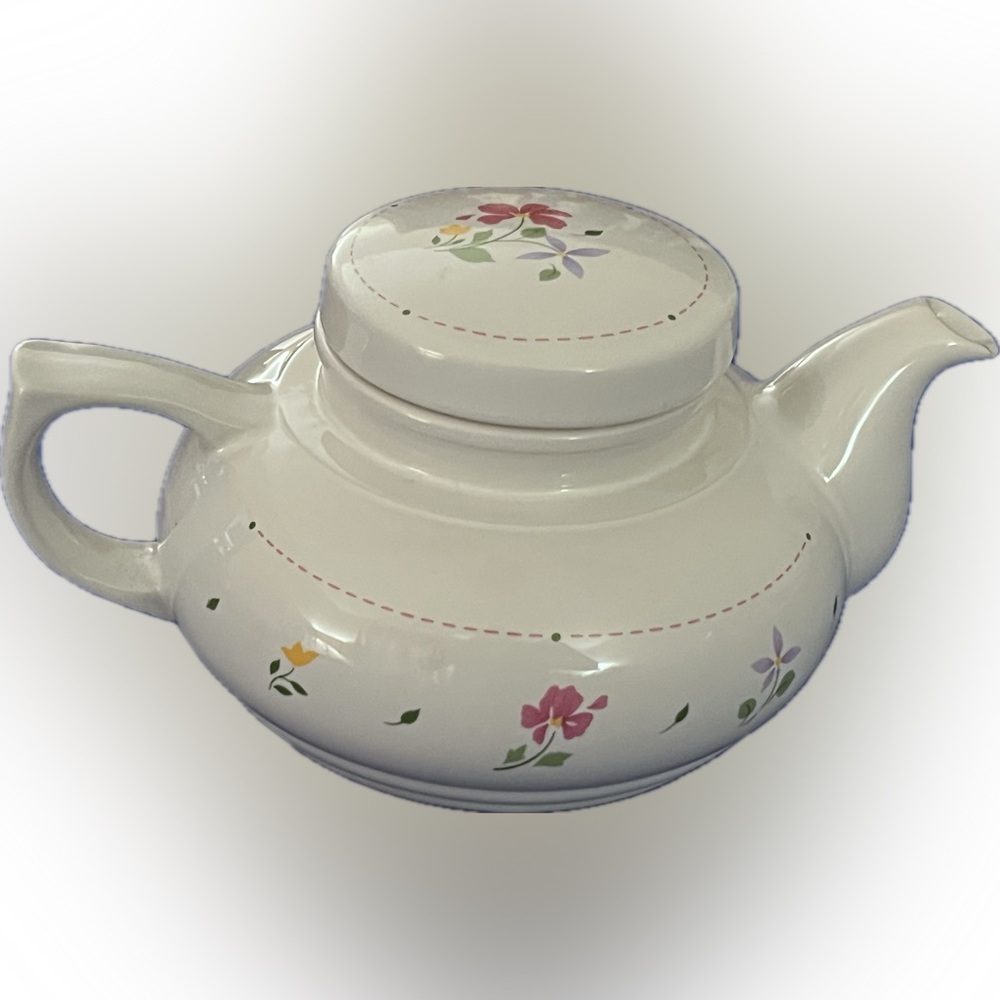 Vintage Papel 80’s Floral Ceramic Teapot - in great shape!